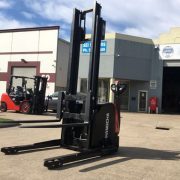 1.4 Ton Pallet Electric Stacker Truck
